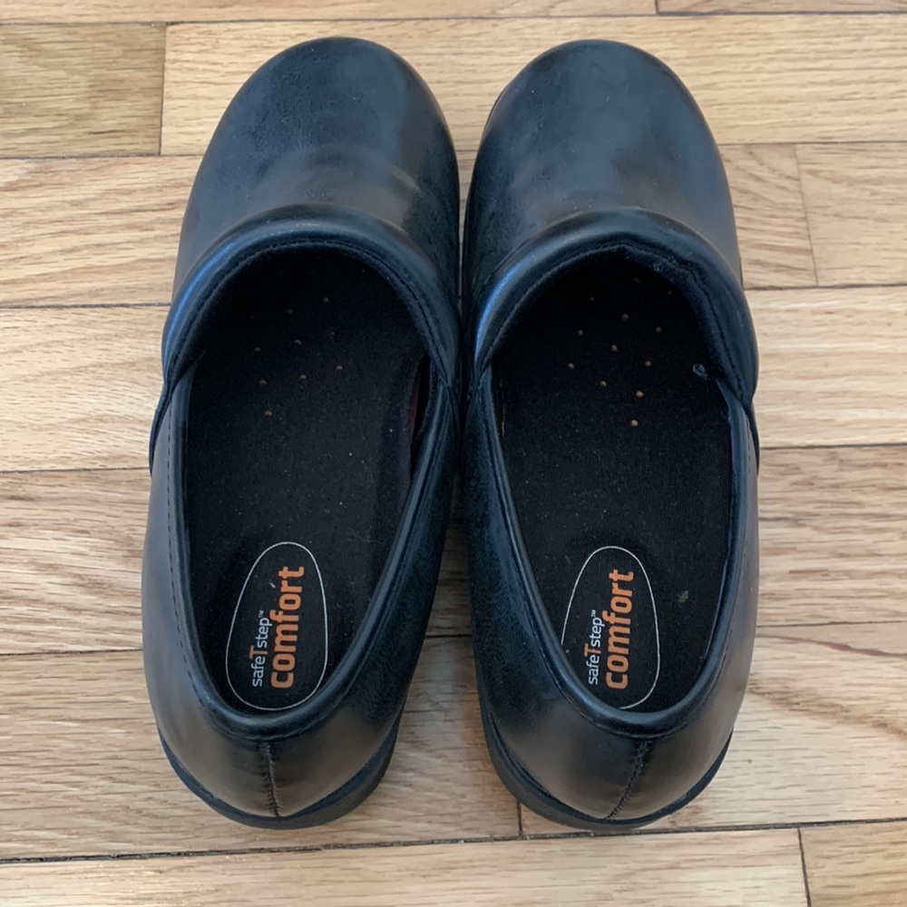 SafeTStep Black Clogs - Picture 2 of 3
